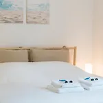 Gelijkvloers app mét ruim terras op 1 min van zee