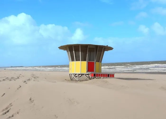 Gelijkvloers app mét ruim terras op 1 min van zee